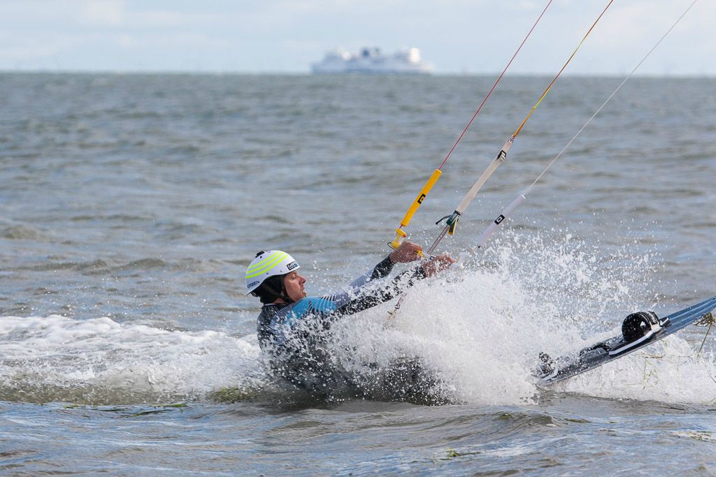 Kitesurfer